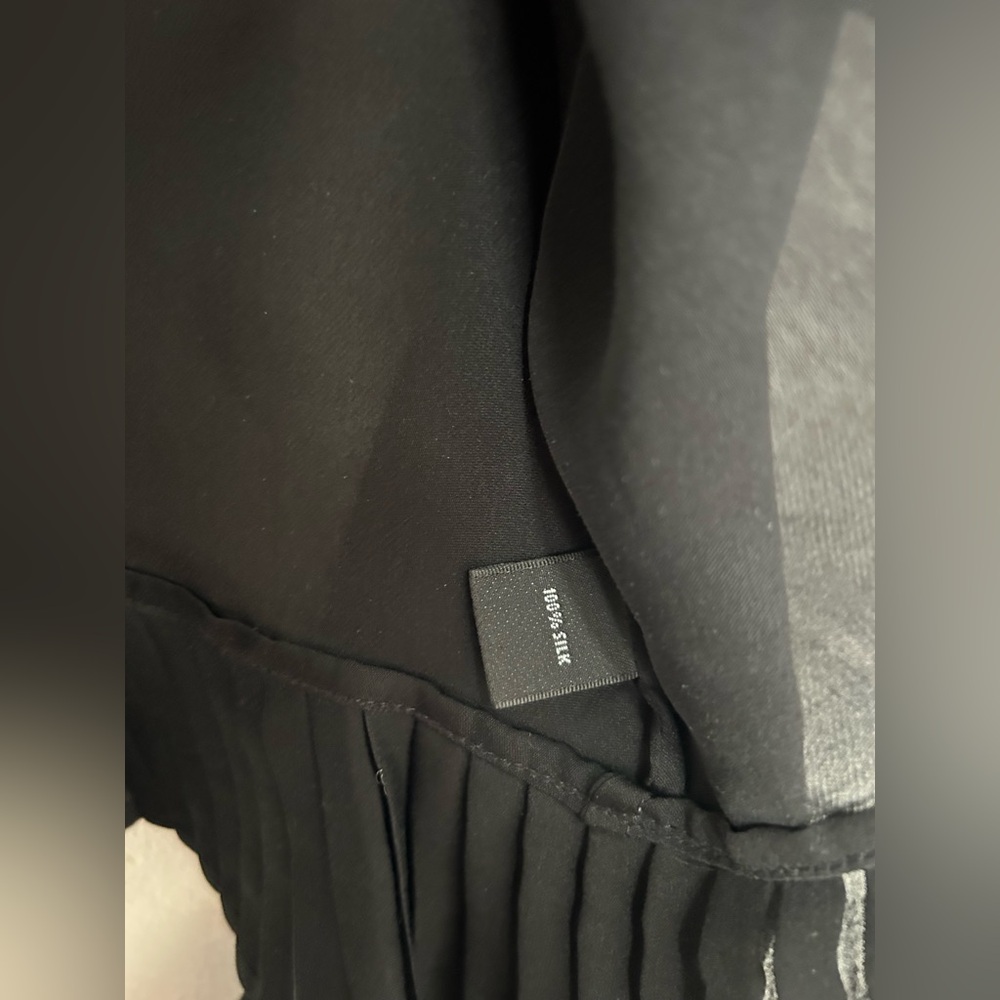 100% Silk Black Top - Picture 3 of 4
